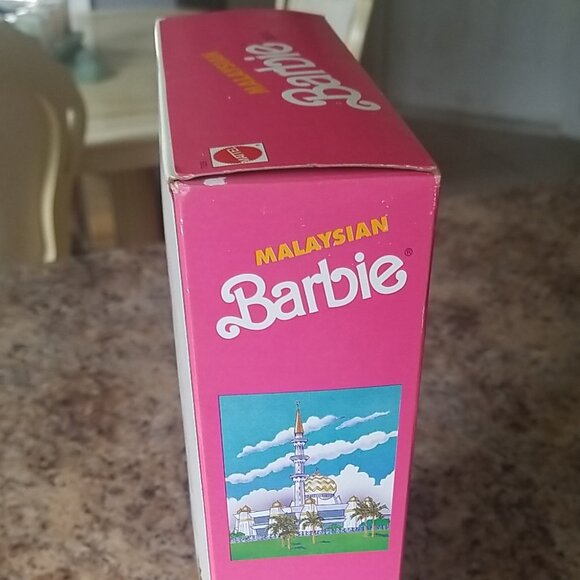 1990 Dolls of the World Malaysian Barbie - Picture 5 of 8